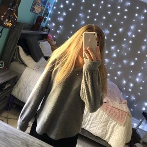 HOLLISTER - GRAY SWEATER